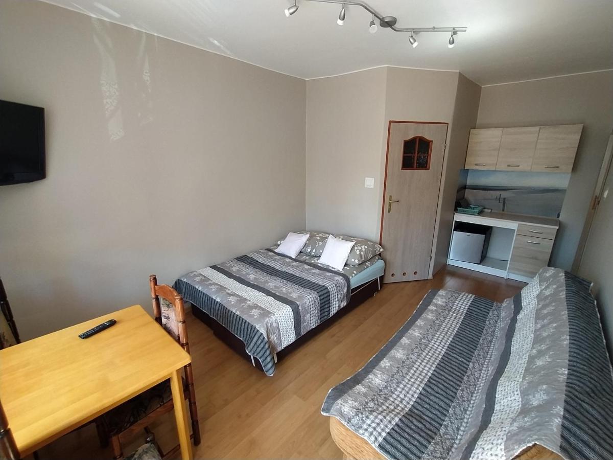 Moris 2 Pokoje Goscinne Леба Экстерьер фото